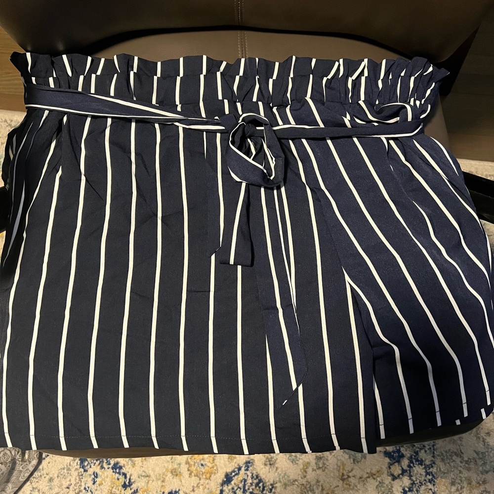 New Shein navy and white striped high waisted shorts